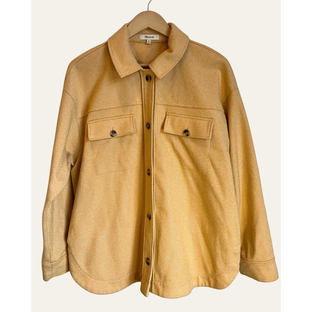 Madewell Brushed Herringbone Knit Shirt
Jacket in Size Large